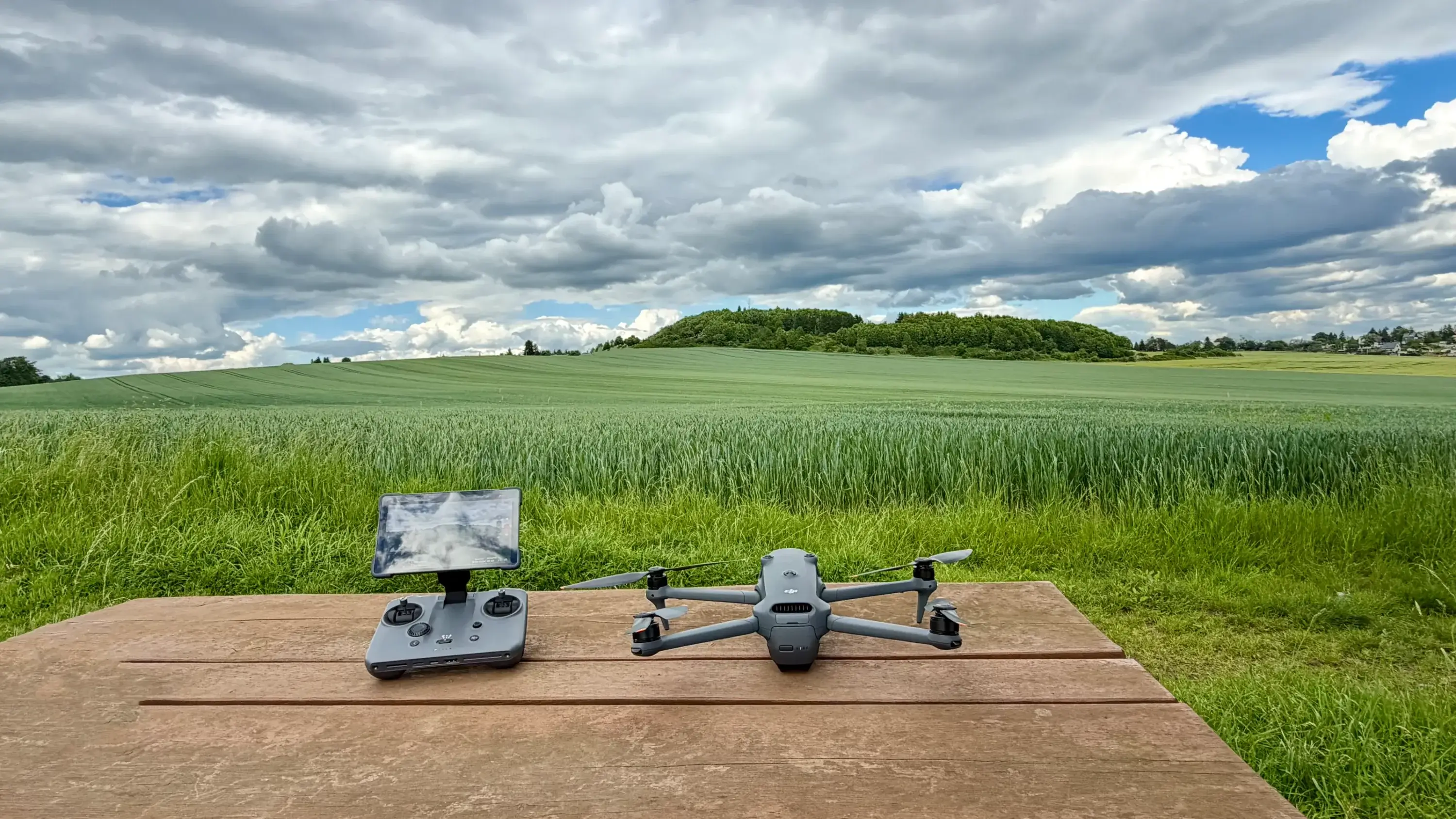 Drohnenaufnahmen Plauen & Vogtland | Luftbilder für Unternehmen 3 DJI Mavic 4 Pro 512GB Creator Combo – Website, Google und Social Media